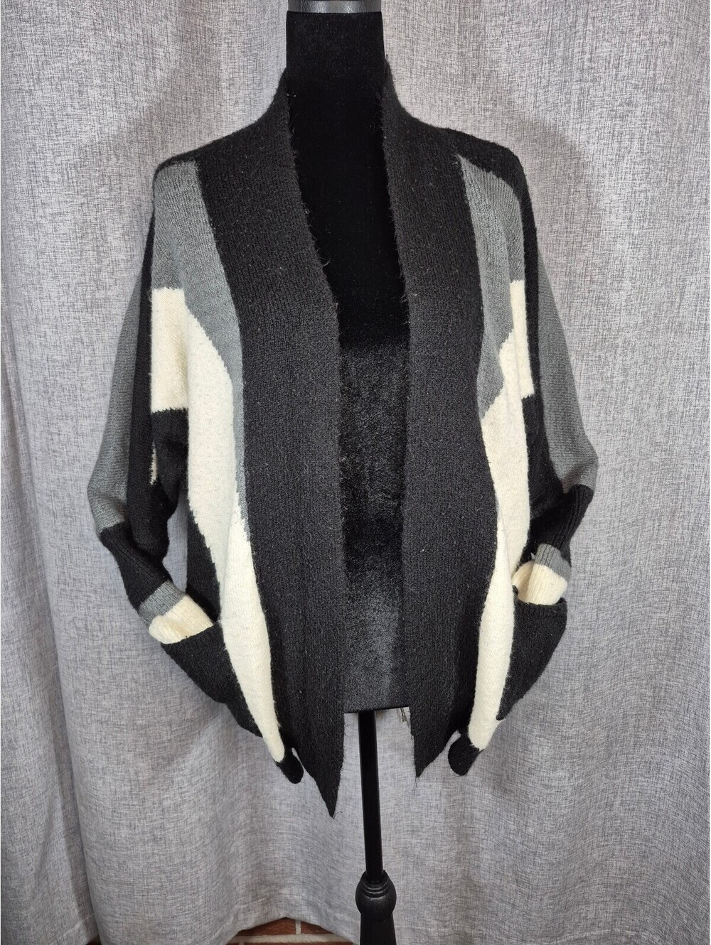 EST. 1946 Women’s Medium Open Front Colorblock Cardigan Black Gray Ivory